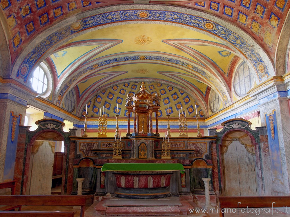 Candelo (Biella) - Altare e abside della Cappella di Santa Marta nella Chiesa di Santa Maria Maggiore
